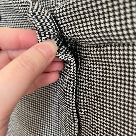 Cynthia Rowley B&W Checkered Dress Pants - Picture 4 of 11